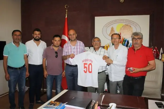 Nevşehirspor Yöneticileri Uçhisar Belediye Başkanı Karaaslan'ı Ziyaret Etti