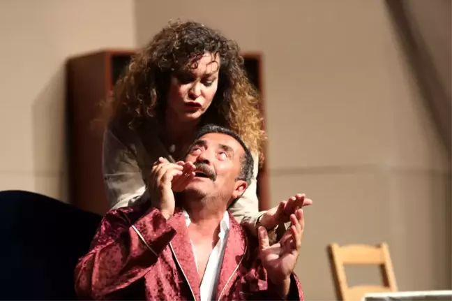 Ünlü Oyuncu Ipek Tenolcay'a Sahnede Sürpriz