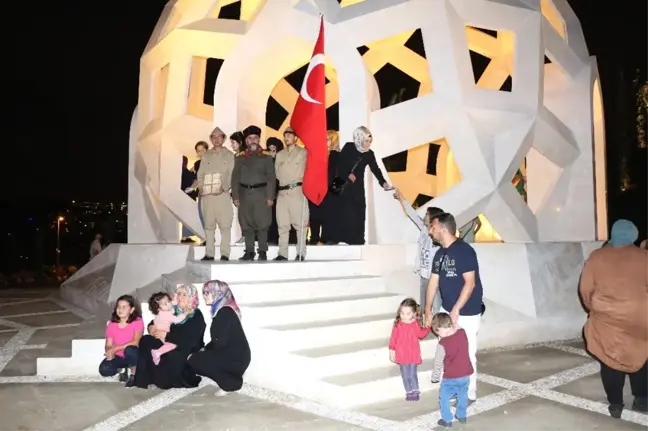 Çanakkale Gazisinin Torunları 15 Temmuz Şehitler Anıtı'nda Nöbet Tuttu