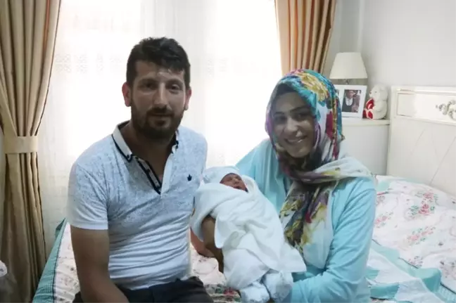 Yeni Doğan Bebeğinin İsmini Ömer Halis Koydular