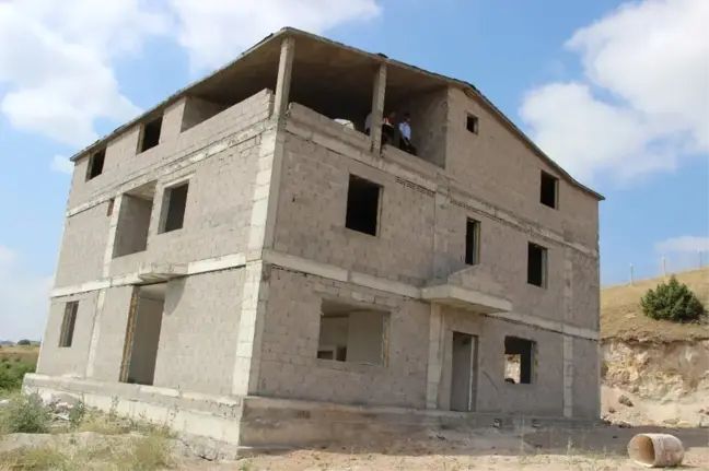 Kapadokya'da Sit Alanına Yapılan 3 Katlı Bina Yıkıldı