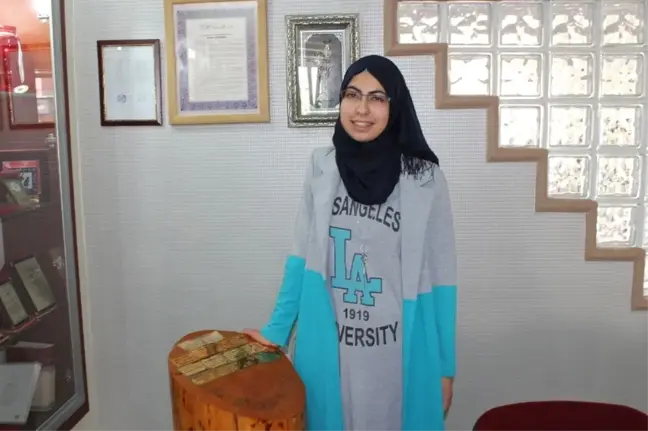 Suriye'deki İç Savaştan Kaçıp Türkiye'ye Sığınan Genç Kız Okul Birincisi Oldu