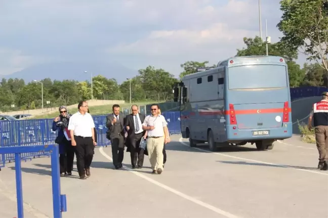 Eski Rektör Çelişkili İfadeleri Nedeniyle Fetö'den Tutuklandı