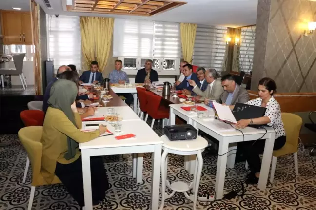 Eyüp'teki Türbeler ve Tarihi Mezarlıklar Bakıma Alınacak