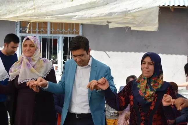 Kaymakam Düğününde Halay Çekti
