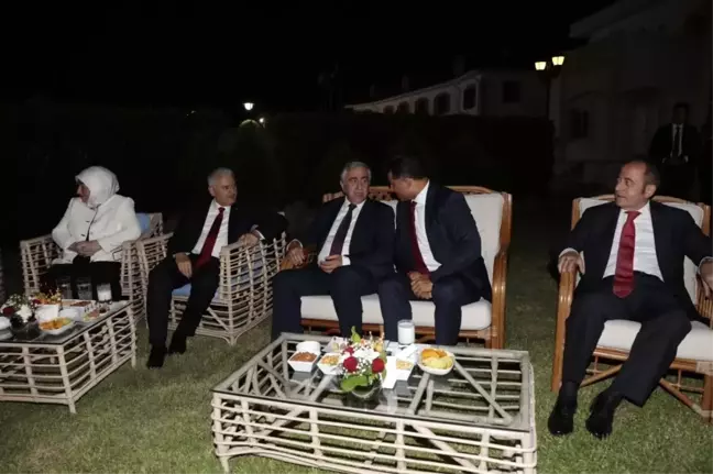 KKTC Cumhurbaşkanı Akıncı, Eşi ile Resepsiyon Verdi