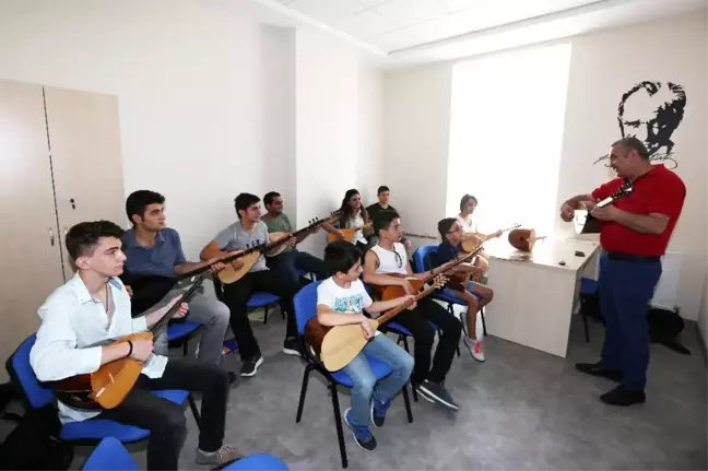 Yenimahalle'de Gençlik Merkezine Yoğun İlgi