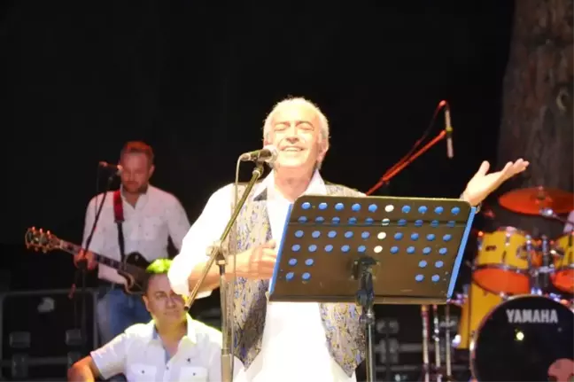 Ayvalık'ta Edip Akbayram Rüzgarı Esti