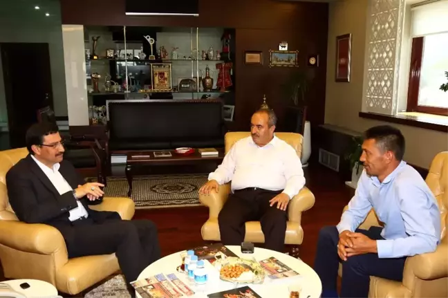 Şehit Ömer Halisdemir'in Kardeşi Başkan Ak'ı Ziyaret Etti