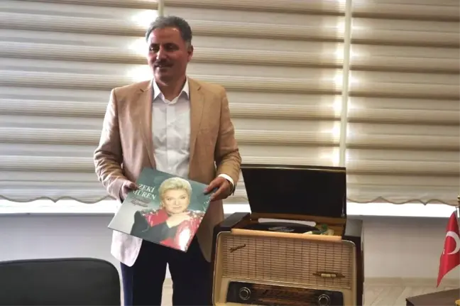 Başkan Çakır'ın Eski Radyo ve Plak Tutkusu
