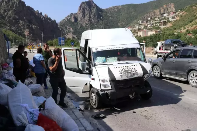 Fındık İşçilerini Taşıyan Minibüs Gümüşhane'de Kaza Yaptı: 26 Yaralı