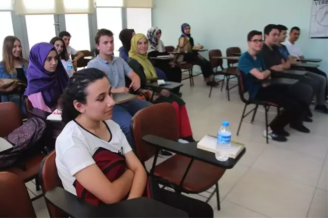 Genç Atölye'de Eğitimler Devam Ediyor