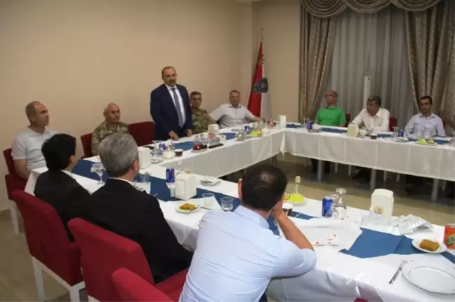 Görev Yerleri Değişen Komutanlara Vali'den Veda Yemeği