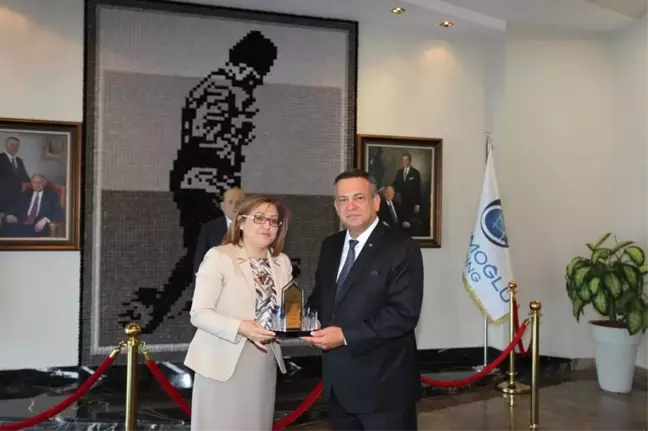 Şahin'den Merinos Halıya Teşekkür Plaketi