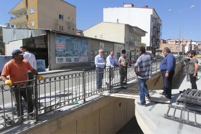 Başkan Memiş, Yol ve Kaldırım Çalışmalarını Yerinde İnceledi