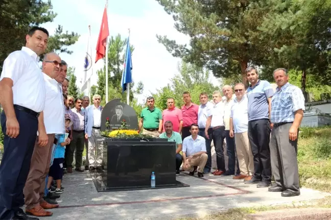 Denizer, Katledilişinin 18. Yılında Mezarı Başında Anıldı