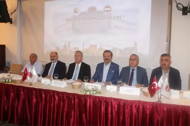 Niğde'de Ekonomi Ödülleri Sahiplerine Verildi
