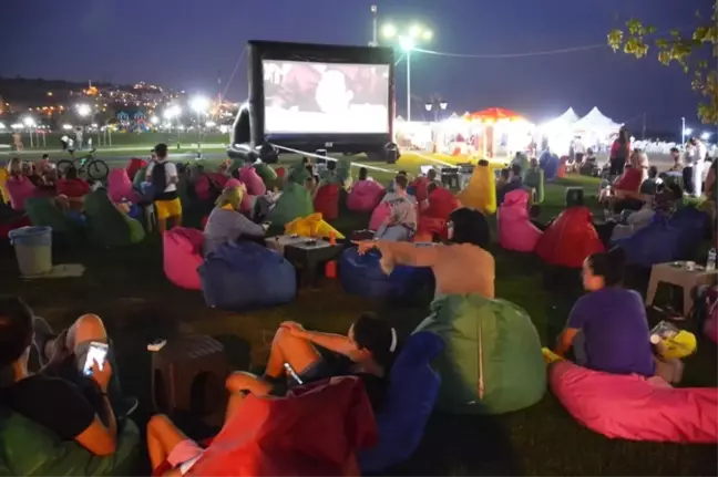 Cuma ve Cumartesi Geceleri Açık Havada Sinema Keyfi