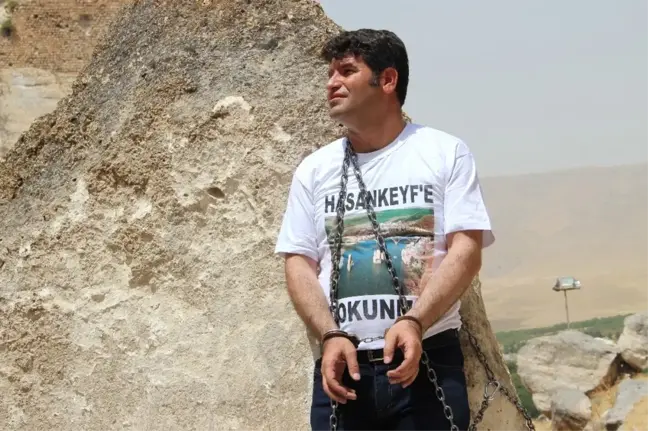 Hdp'li Aslan Kendini Kayaya Zincirledi