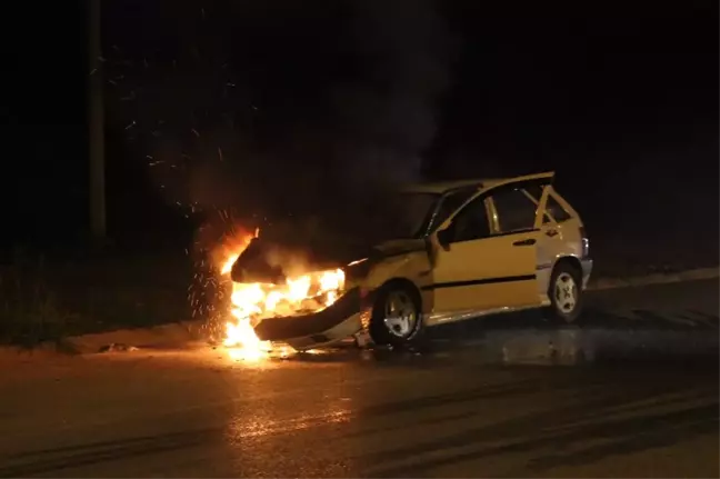 Seyir Halindeki Otomobil Alev Alev Yandı