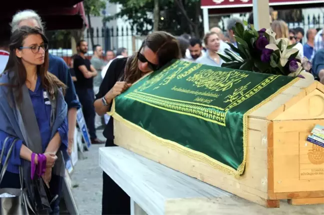 Ünlülerin Takı Tasarımcısı Son Yolculuğuna Uğurlandı