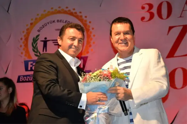 Bozüyük Zafer Bayramı Coşkusunu Mithat Körler ile Yaşadı