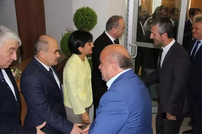 Bakan Özlü, Düzce'de Hemşehrileri ile Bayramlaştı
