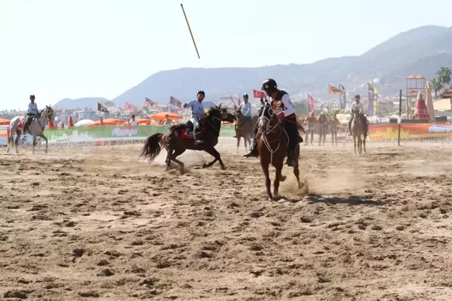 Plajda Atlı Cirit Heyecanı Devam Ediyor