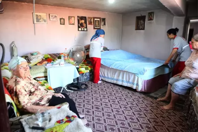 Yaşlı ve Engellilerin Evlerini Temizliyorlar