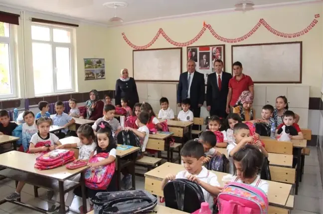 Sarıkaya'da Öğrencilere Çanta ve Kırtasiye Yardımı