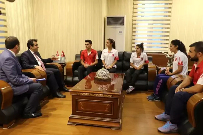 Vali Güzeloğlu'ndan Dereceye Giren Milli Sporculara Altın