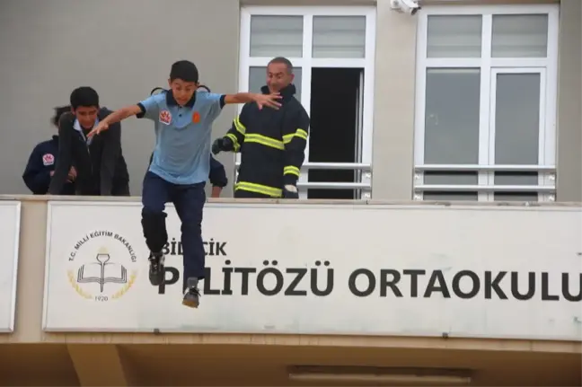Herkesin Gözü Önünde Böyle Atladı