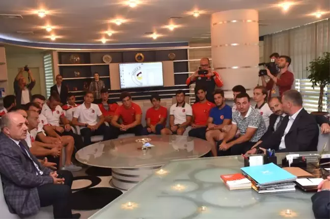 Rafting Milli Takımı Başkan Keleş'i Ziyaret Etti