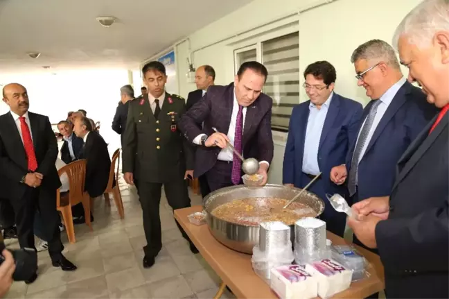 Aksaray'da Şehit Ailelerine Aşure İkram Edildi