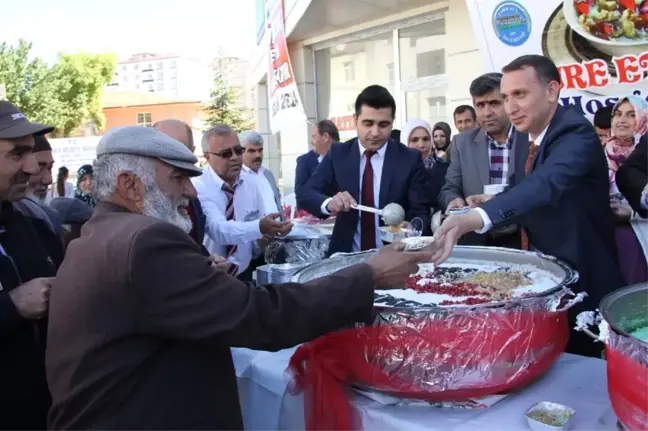 Sarıkaya'da 2 Bin Kişiye Aşure İkram Edildi