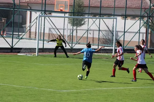 Genç Kızlar Türkiye Futbol Şampiyonası Çeyrek Final Maçı Nevşehir'de Oynandı