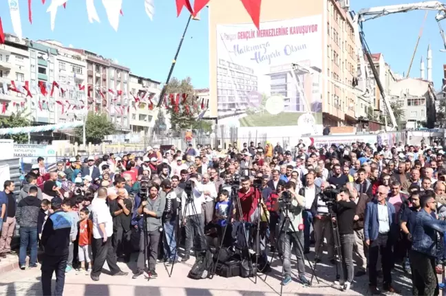 Spor Bakanı Osman Aşkın Bak, Sultangazi'de Gençlik Merkezi Temeli Attı