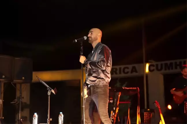 Soner Sarıkabadayı Darıcalılar'ı Coşturdu