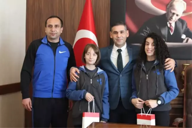 İl Milli Eğitim Müdürü Murat Aşım Başarılı Öğrencileri Makamında Ağırladı