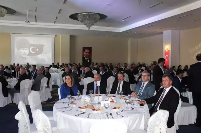 Muhtarlar Vali Ceylan ile Yemekte Buluştu