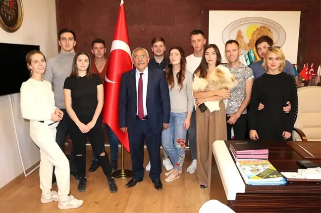 Rus Sosyal Medya Fenomenleri Başkan Karaaslan'ı Ziyaret Etti