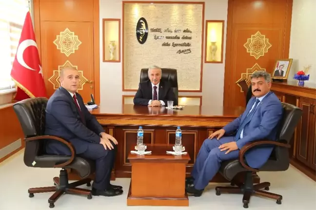 Vali Kamçı Sarıoğlan'da Muhtarlarla Bir Araya Geldi