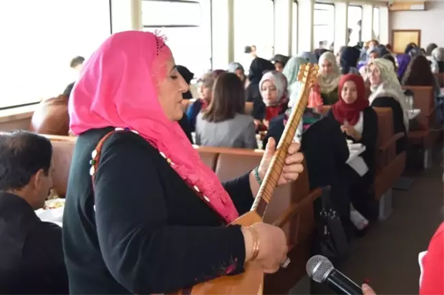 Şair ve Ozanlardan Gestaş Gemisinde Şiir Ziyafeti