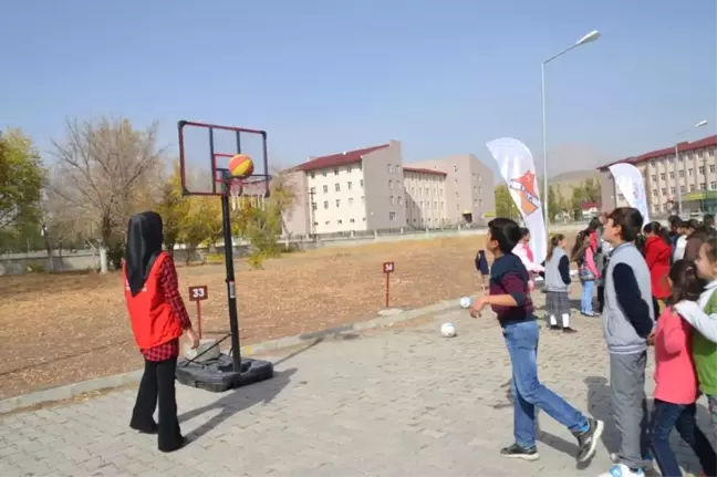 Eleşkirt'te Mobil Gençlik Merkezi Projesi