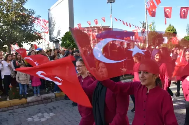 Edremit'te Cumhuriyet'in 94. Yılı Coşkuyla Kutlandı