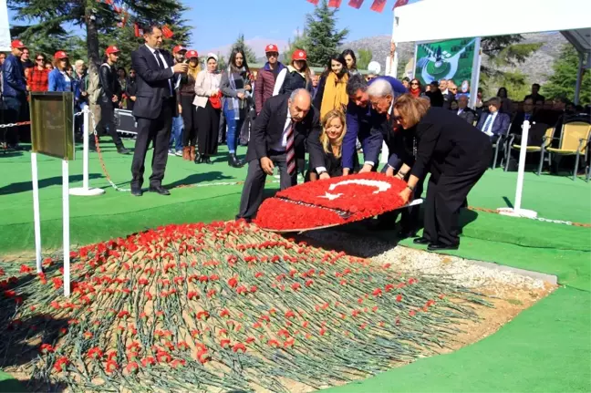 Demirel Doğum Gününde Anıldı