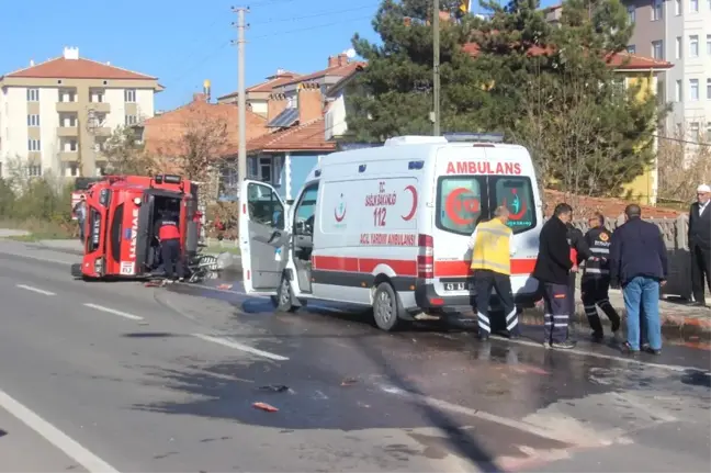 İtfaiye ile Hafif Ticari Araç Çarpıştı: 5 Yaralı