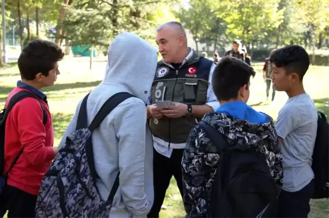 Okuldan Kaçan Kafadarlar 'Mobil Park'a Yakalandı