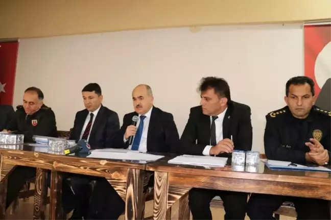 Vali Dağlı Kaynaşlı'da Muhtarlarla Bir Araya Geldi