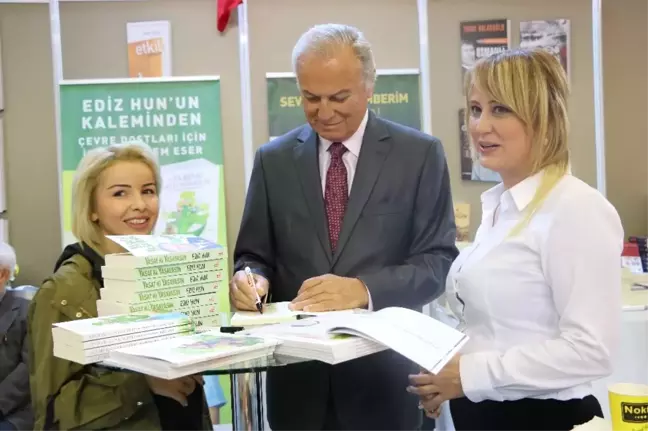 Ediz Hun, Tüyap'ta Okuyucularıyla Buluştu